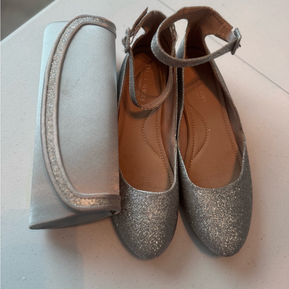 Chic Silver Glitter Clutch by [Brand]
